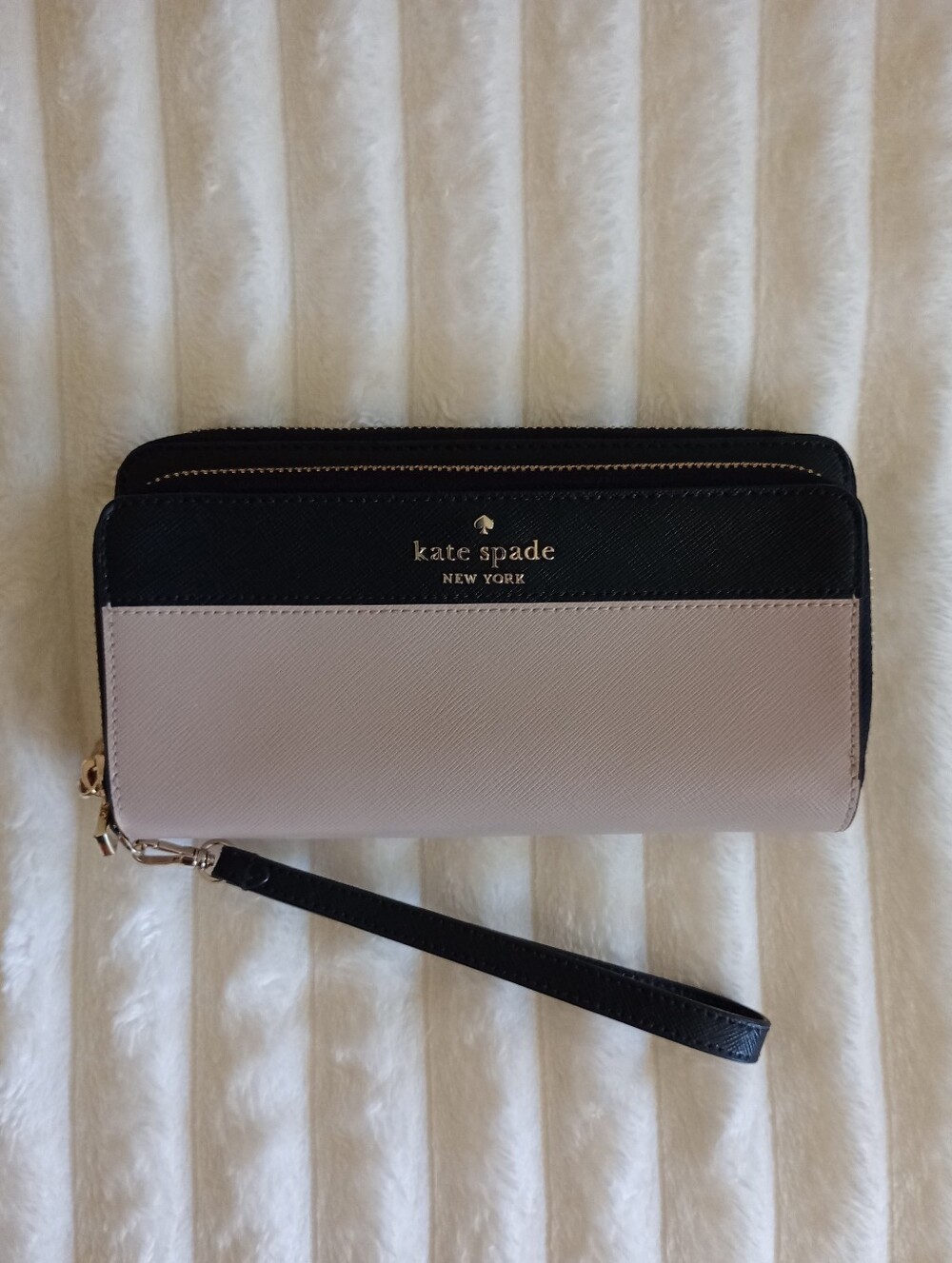 Kate Spade Two-Tone Black and Blush Carryall Staci Wristlet Wallet